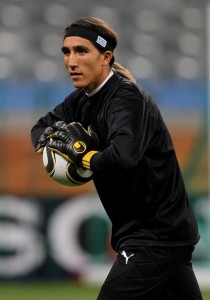 Uruguay's goalkeeper Juan Castillo prepa