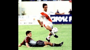 AÑO 1997 COPA AMERICA 1997. JULINHO, PARTICIPA EN LA  SELECCION PERUANA DE FUTBOL  FOTO: ENRIQUE CUNEO / EL COMERCIO